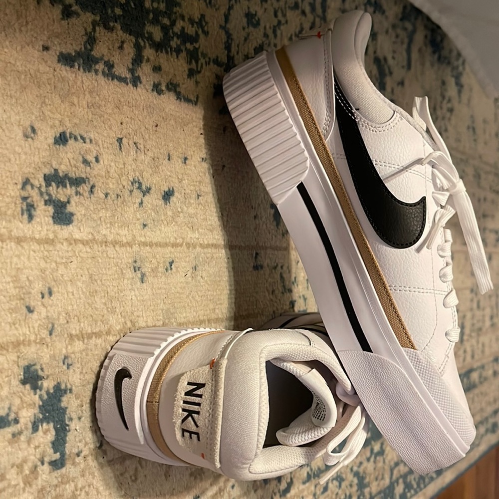NEW Womens Nike Court Legacy Lift